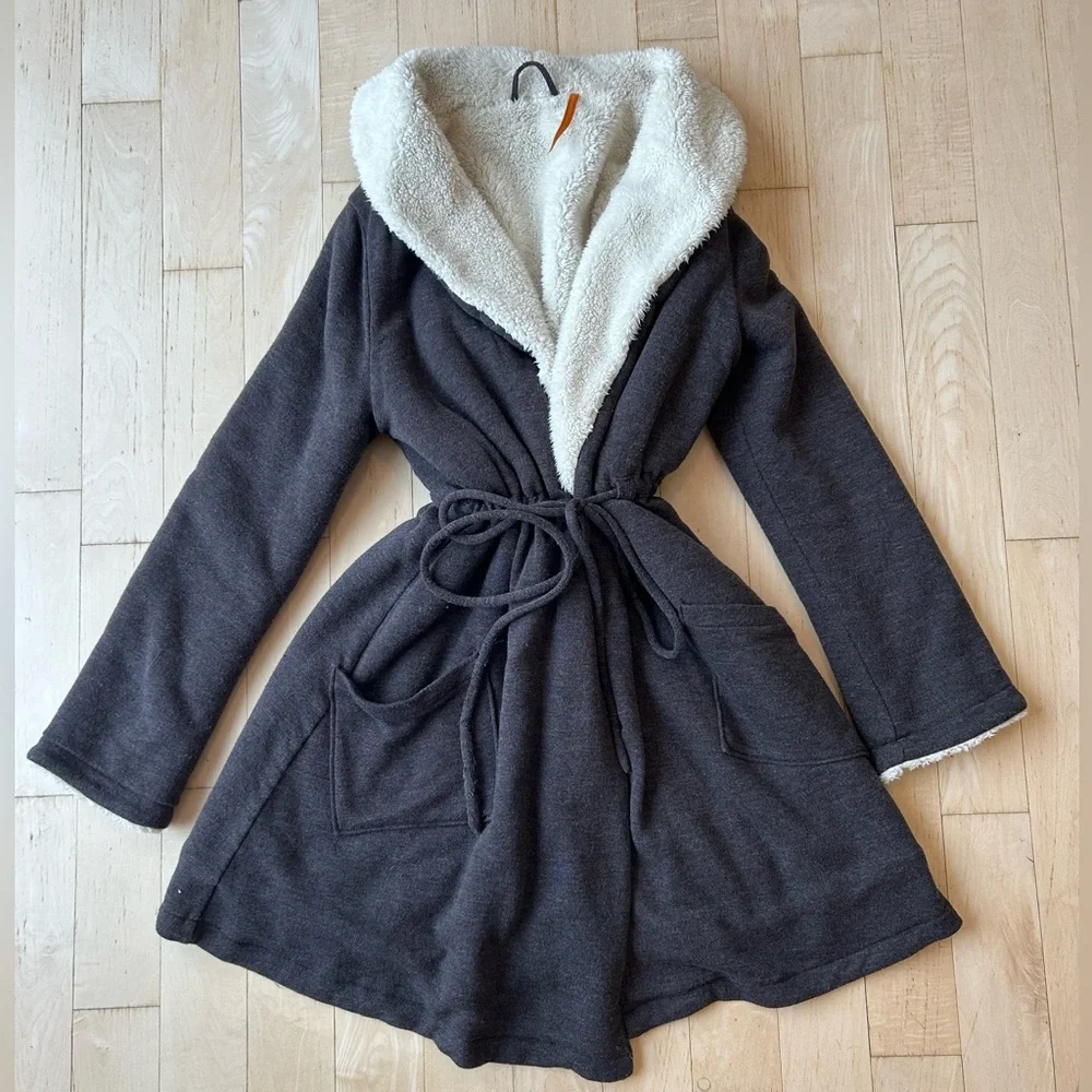 Anthropologie Saturday/Sunday Gray/Cream Sherpa Lined Women’s Robe Size Large